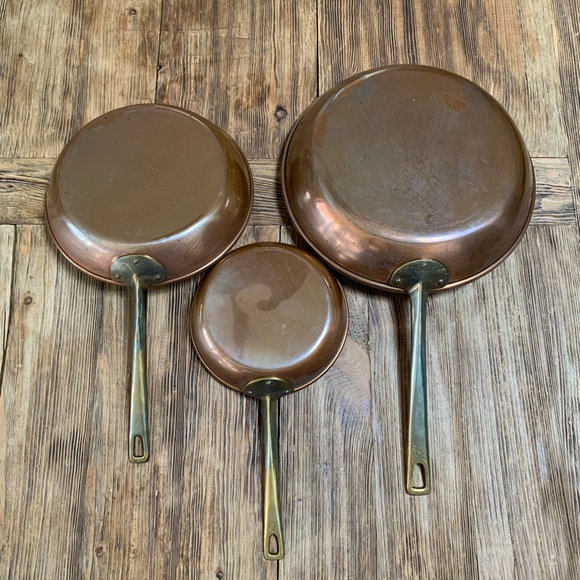 SOLD Set of three (3) Vintage Solid Copper Pans - Picture 3 of 16